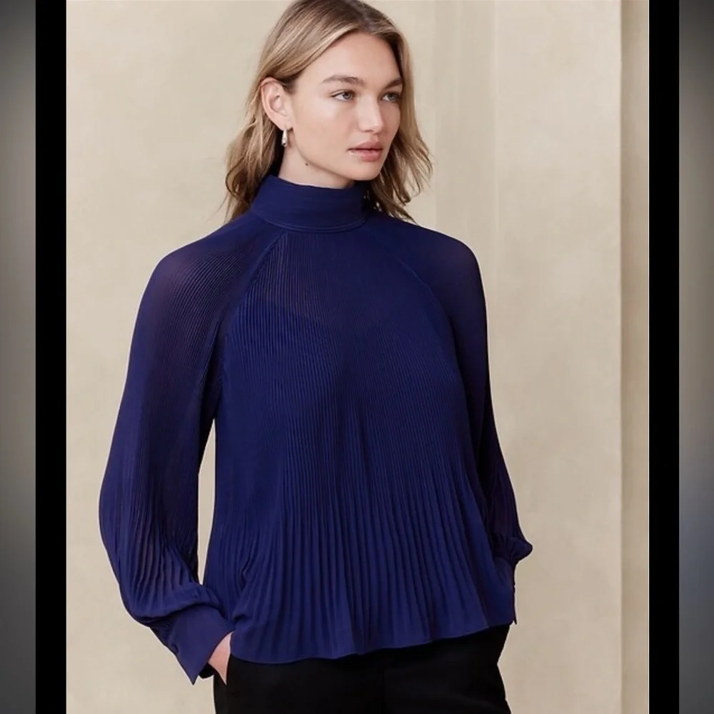 Banana Republic Pleated Long Sleeve Blouse Under Camisole Puff Sleeves XS Blue